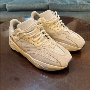 Yeezy Boost 700 Salt Size 10